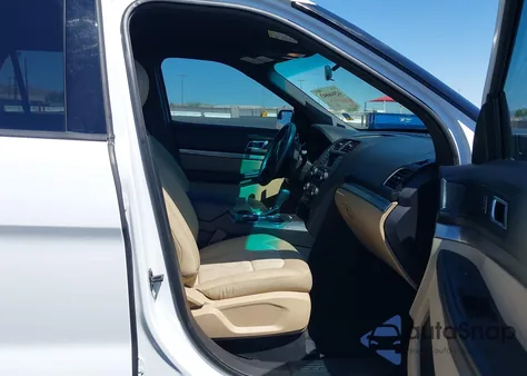 2017 Ford Explorer z USA, uszkodzony, nr VIN 1FM5K7BHXHGB07213